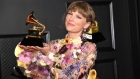 Los Premios Grammy 2021, a través de sus mejores looks